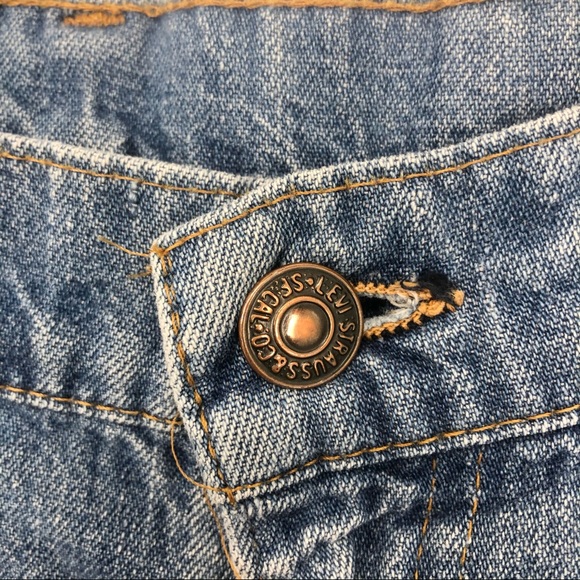 Levi’s VINTAGE Light Wash Bellbottom Jeans Size 30 Waist (Size 5-8 in Women’s) - Picture 4 of 13